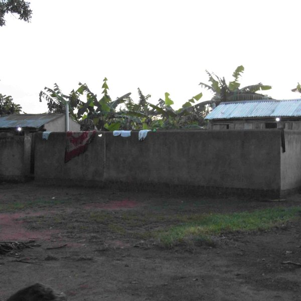 las letrinas ahora tienen luz